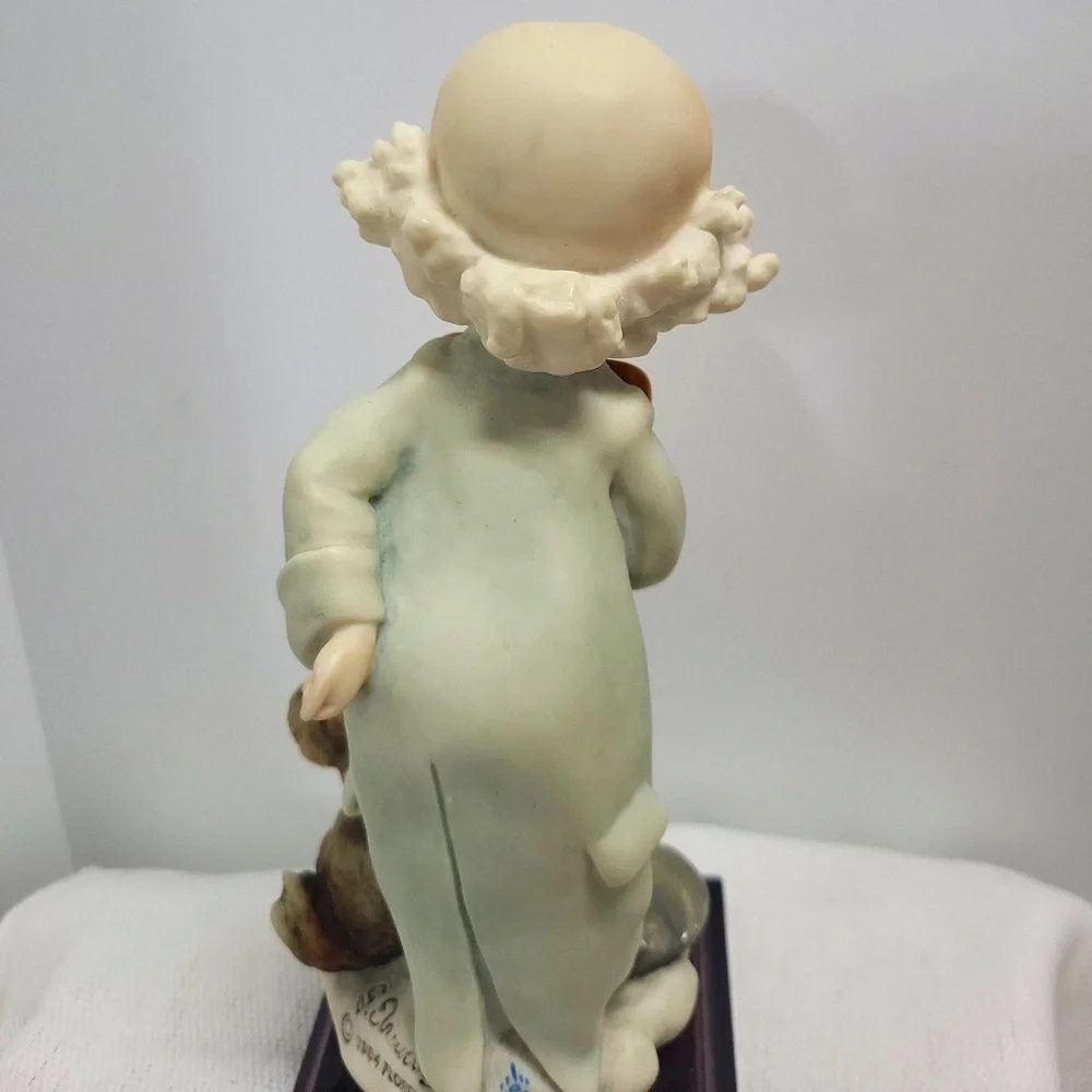 Giuseppe Armani Vintage Little Clown
Boy with Dog 8" Porcelain Figurine - Picture 8 of 9